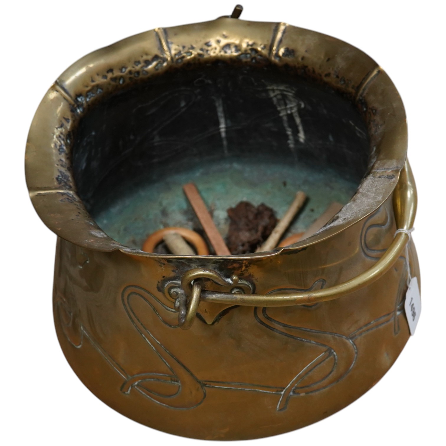 An Art Nouveau brass cauldron with swing handle, 37cm in diameter